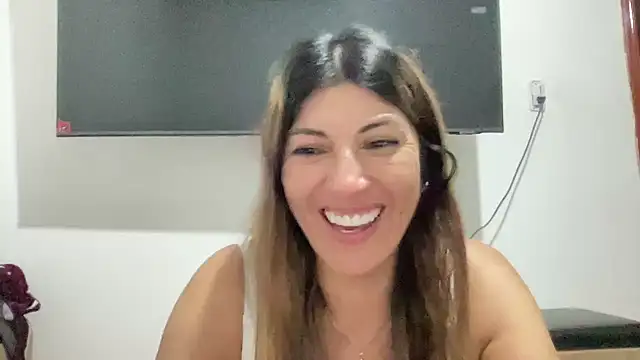 LunaBeya online show from October 12, 4:55 am