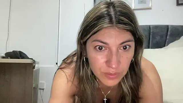 LunaBeya online show from March 3, 11:27 am