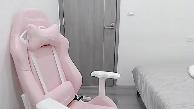 minnie9009 online show from October 31, 4:19 pm