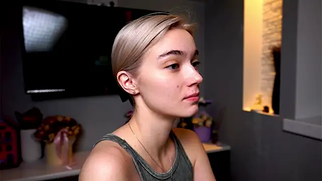 ileanacampbe online show from January 16, 4:28 am