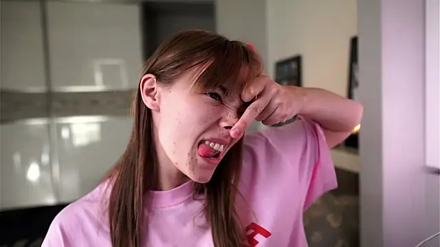 ileanacampbe online show from September 9, 4:23 am