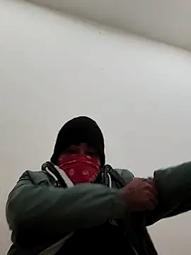 Snapshot of 13lusty chatting on January 17, 9:28 am 13lusty online show from January 17, 9:28 am