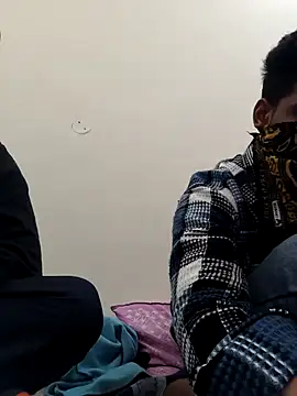 Snapshot of 13lusty chatting on February 12, 5:37 am 13lusty online show from February 12, 5:37 am