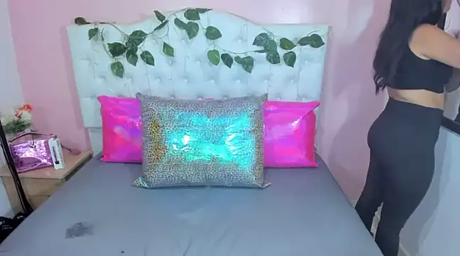 Snapshot of EmmySweett2 chatting on February 5, 12:49 pm EmmySweett2 online show from February 5, 12:49 pm