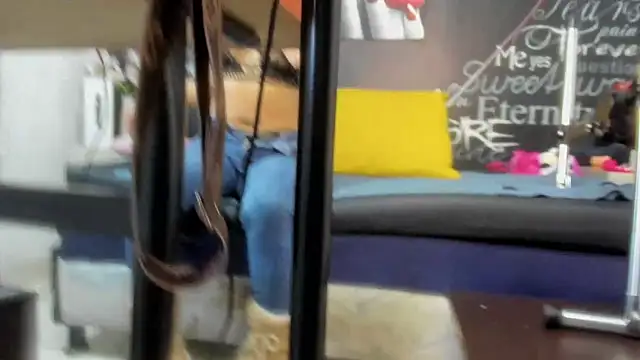 Snapshot of EmmySweett2 chatting on October 28, 2:20 pm EmmySweett2 online show from October 28, 2:20 pm