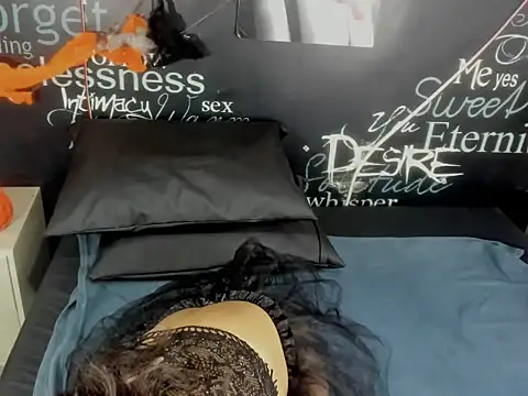 Snapshot of EmmySweett2 chatting on October 31, 2:40 pm EmmySweett2 online show from October 31, 2:40 pm