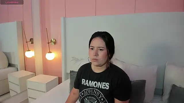 zoes milee online show from October 2, 11:17 am