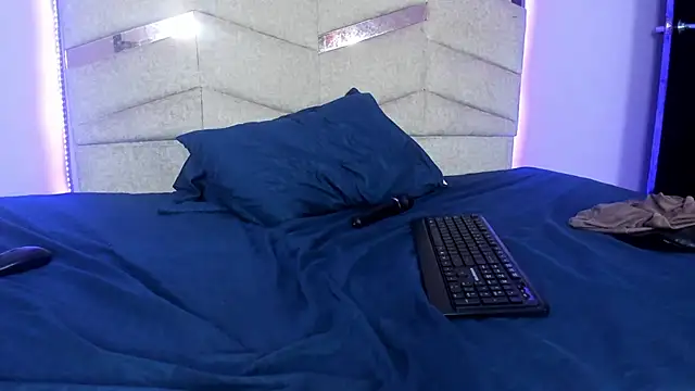 Snapshot of RubiSharqui_ chatting on February 12, 3:27 pm RubiSharqui online show from February 12, 3:27 pm