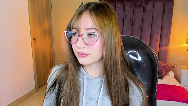 Dahlia Rousse online show from December 4, 6:23 am