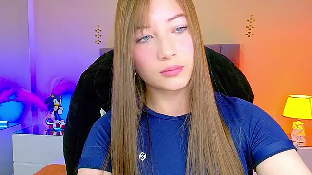 Dahlia Rousse online show from December 5, 6:11 am