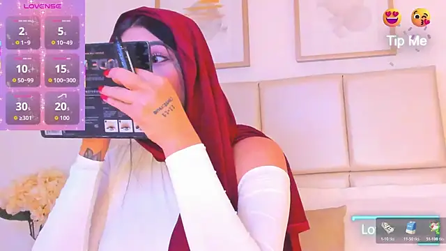 taylorsmiiith  online show from March 7, 7:11 pm