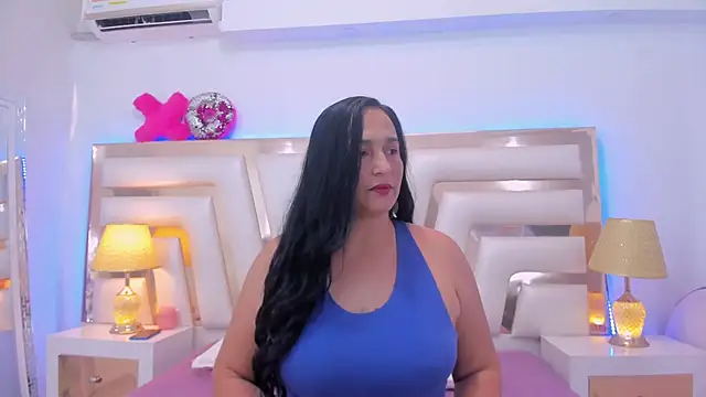 Snapshot of LucineArias chatting on January 9, 7:40 pm LucineArias online show from January 9, 7:40 pm