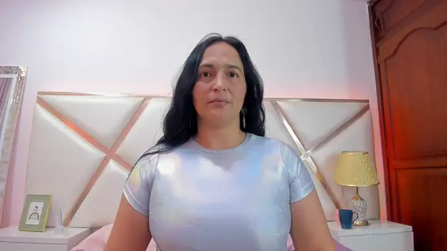 Snapshot of LucineArias chatting on January 15, 8:16 pm LucineArias online show from January 15, 8:16 pm