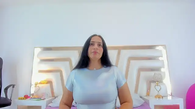 Snapshot of LucineArias chatting on February 11, 7:59 pm LucineArias online show from February 11, 7:59 pm