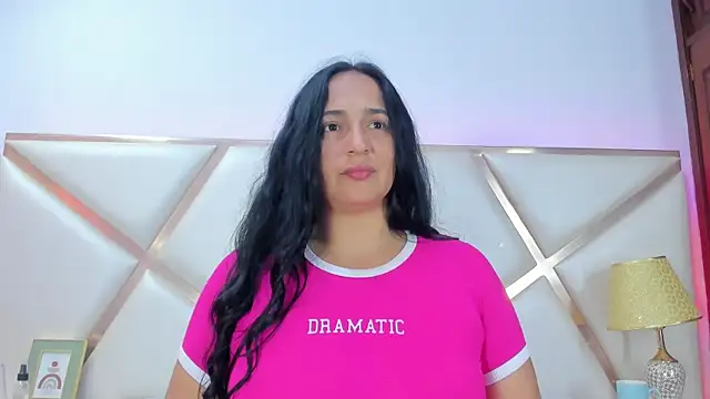 Snapshot of LucineArias chatting on February 17, 8:04 pm LucineArias online show from February 17, 8:04 pm