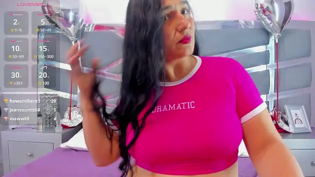 Snapshot of LucineArias chatting on February 27, 8:20 pm LucineArias online show from February 27, 8:20 pm