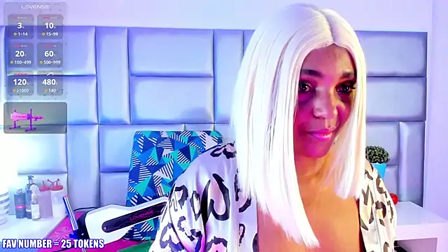 LovelyNickii online show from November 20, 1:00 pm