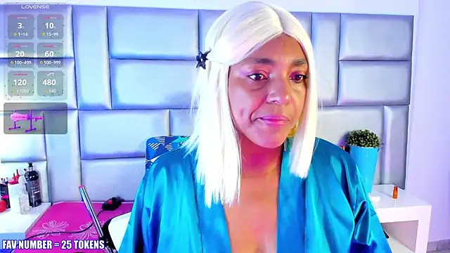 LovelyNickii online show from November 28, 1:03 pm