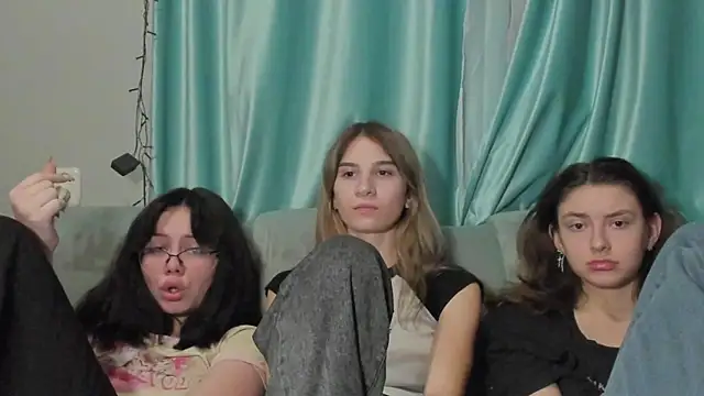 Snapshot of honey_love_honeyy chatting on January 11, 9:25 pm honey love honeyy online show from January 11, 9:25 pm