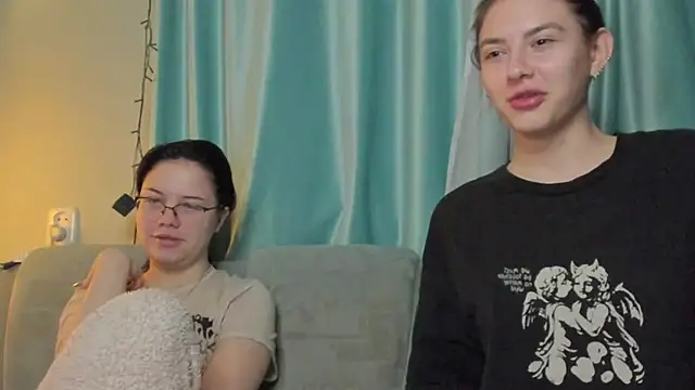 Snapshot of honey_love_honeyy chatting on January 18, 7:04 pm honey love honeyy online show from January 18, 7:04 pm