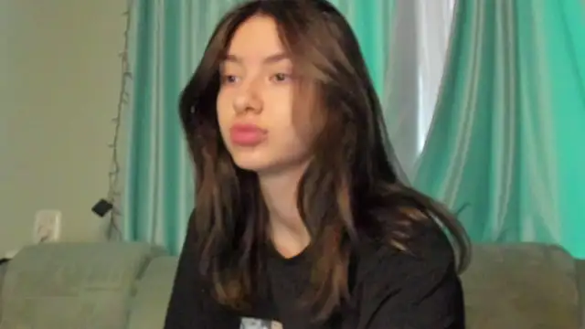 Snapshot of honey_love_honeyy chatting on January 21, 1:00 pm honey love honeyy online show from January 21, 1:00 pm