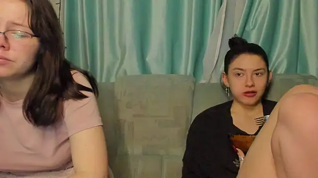 Snapshot of honey_love_honeyy chatting on January 24, 4:39 pm honey love honeyy online show from January 24, 4:39 pm