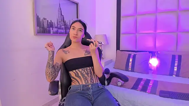 MeganPresleyy online show from July 16, 12:27 am