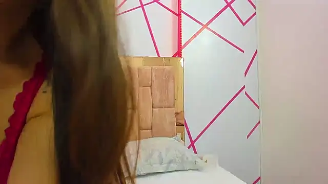 Miss Crhiss online show from February 3, 4:52 pm