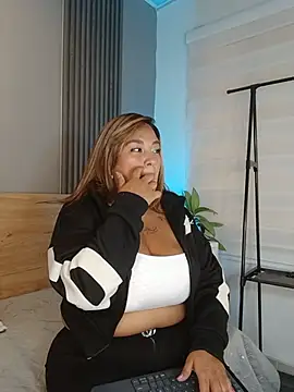 Elise-Leyton online show from May 22, 4:56 pm