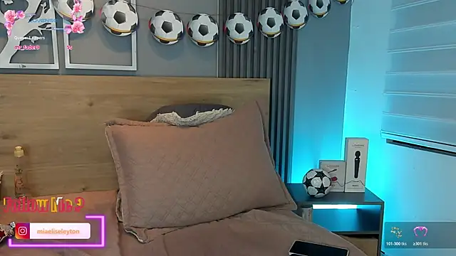 Elise-Leyton online show from June 14, 2:24 am