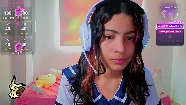 Lovelyamyy online show from December 18, 9:32 pm