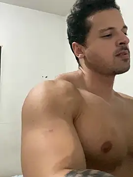 Snapshot of Lucasfit24 chatting on January 26, 11:18 pm Lucasfit24 online show from January 26, 11:18 pm