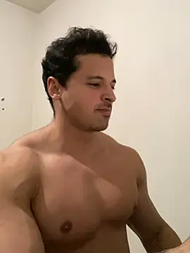 Snapshot of Lucasfit24 chatting on February 2, 11:32 pm Lucasfit24 online show from February 2, 11:32 pm