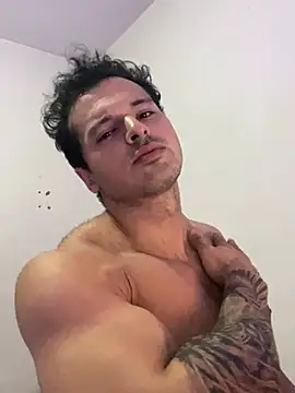 Snapshot of Lucasfit24 chatting on February 6, 11:15 pm Lucasfit24 online show from February 6, 11:15 pm