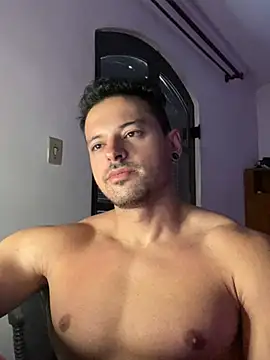 Snapshot of Lucasfit24 chatting on March 7, 11:51 am Lucasfit24 online show from March 7, 11:51 am