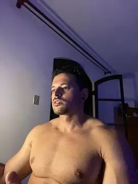 Snapshot of Lucasfit24 chatting on March 12, 11:33 pm Lucasfit24 online show from March 12, 11:33 pm