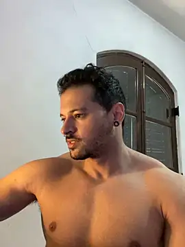 Snapshot of Lucasfit24 chatting on March 20, 3:04 pm Lucasfit24 online show from March 20, 3:04 pm