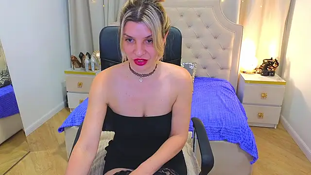 Snapshot of M_I_A_M_I_A chatting on February 3, 11:20 am M I A M I A online show from February 3, 11:20 am