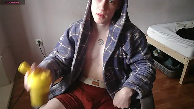 Snapshot of johnny_positive chatting on April 2, 5:38 am johnny positive online show from April 2, 5:38 am