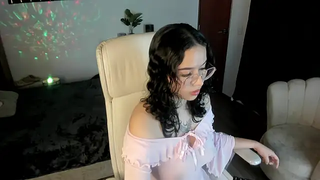 Renaxi Smith online show from September 13, 7:13 pm