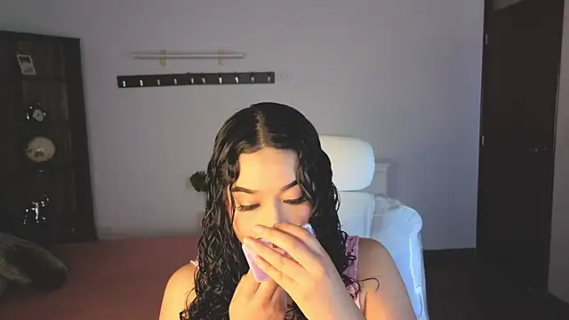 Snapshot of Renaxi_Smith chatting on April 23, 7:38 pm Renaxi Smith online show from April 23, 7:38 pm