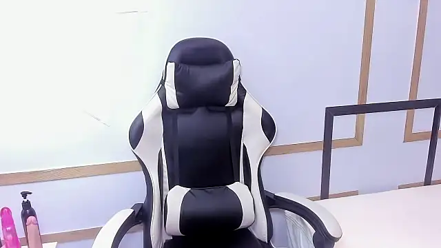 CharlotteGraay online show from March 4, 3:22 am