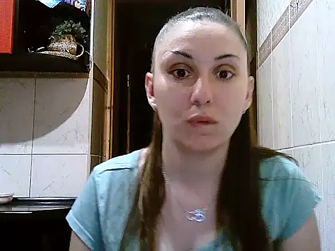 Snapshot of Yuliia30 chatting on April 2, 9:01 pm Yuliia30 online show from April 2, 9:01 pm