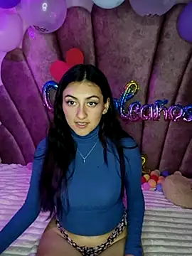 Snapshot of sweetfoxy_17 chatting on February 24, 12:20 am sweetfoxy 17 online show from February 24, 12:20 am