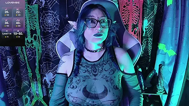 Kimlennox  online show from January 6, 1:15 pm