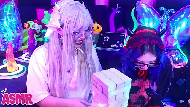 Kimlennox  online show from February 3, 7:08 pm