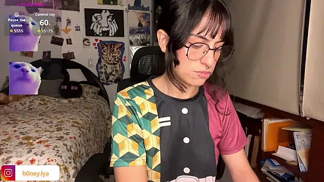 B0nnie H0ney online show from February 15, 12:40 am