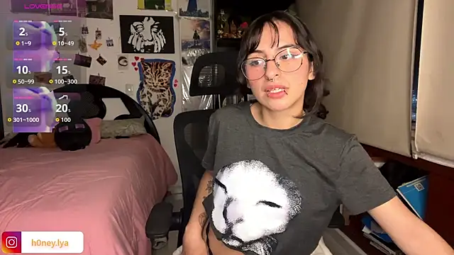 B0nnie H0ney online show from March 13, 1:23 am