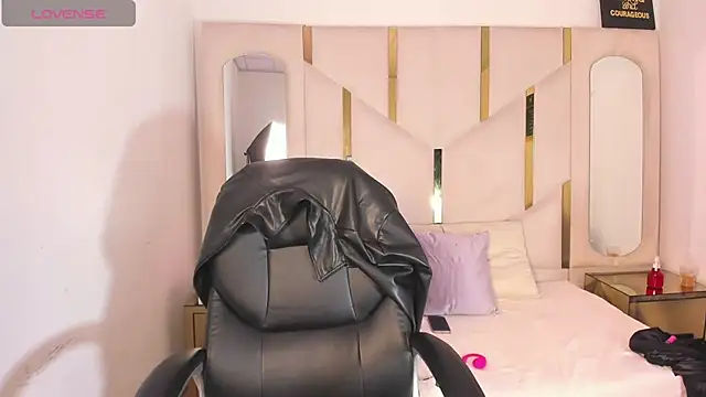 Snapshot of Salmaportman69 chatting on March 3, 5:41 pm Salmaportman69 online show from March 3, 5:41 pm