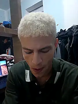 Snapshot of dany_hardy chatting on October 4, 6:11 am dany hardy online show from October 4, 6:11 am